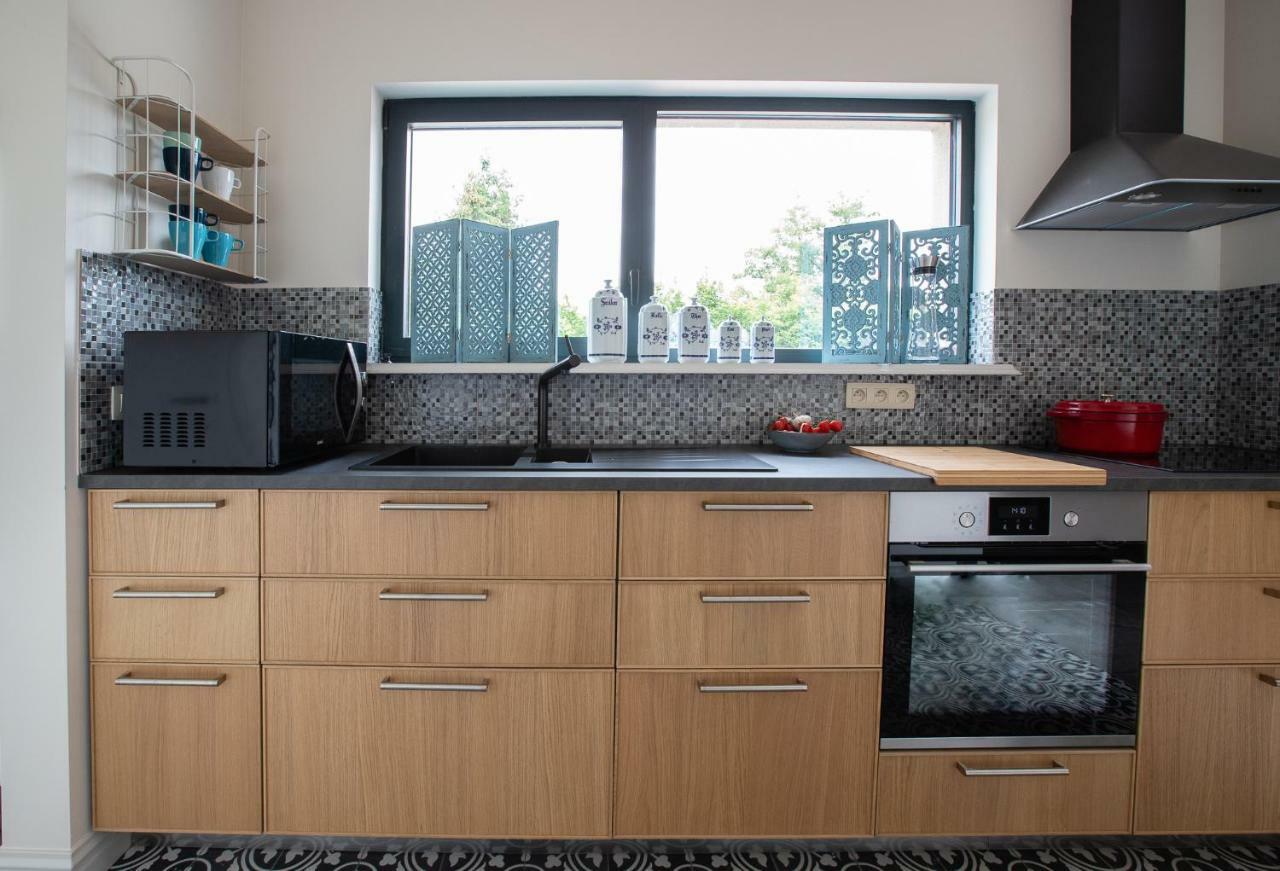 Vakantiehuis Hana Villa Heers Екстериор снимка